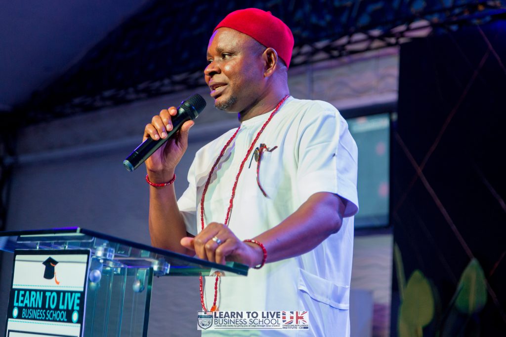 FACULTY OF CUSTOMER EXPERIENCE STRATEGY AND DESIGN THINKING